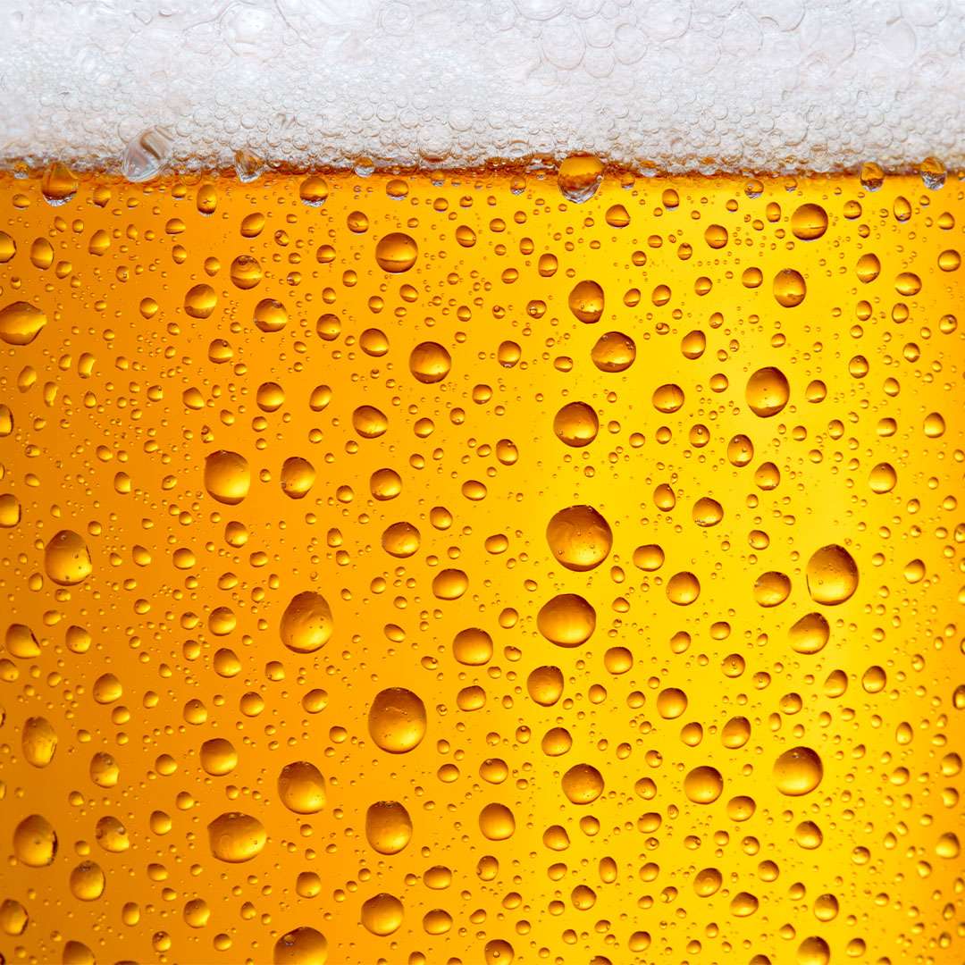 Makroaufnahme eines goldgelben Biers