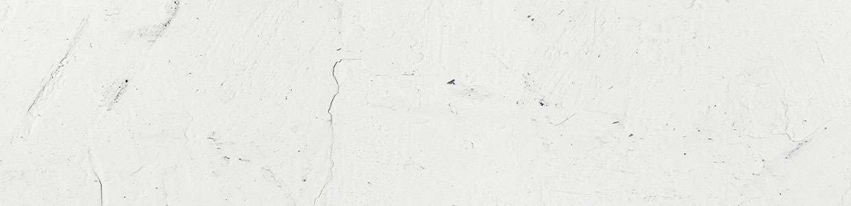 Helle, leicht strukturierte Putzwand